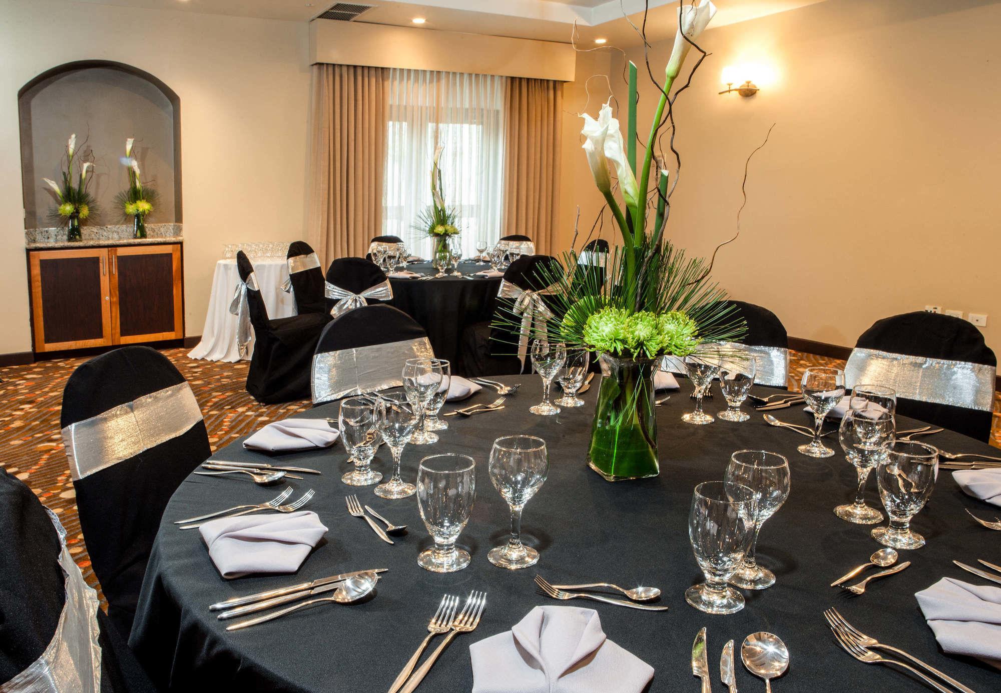 Courtyard By Marriott Port Of Spain Bagian luar foto