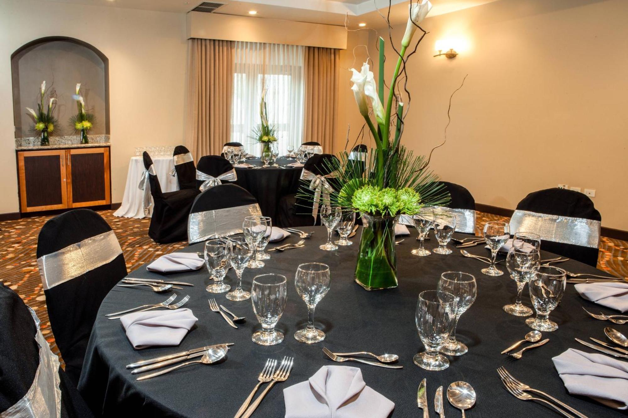 Courtyard By Marriott Port Of Spain Bagian luar foto