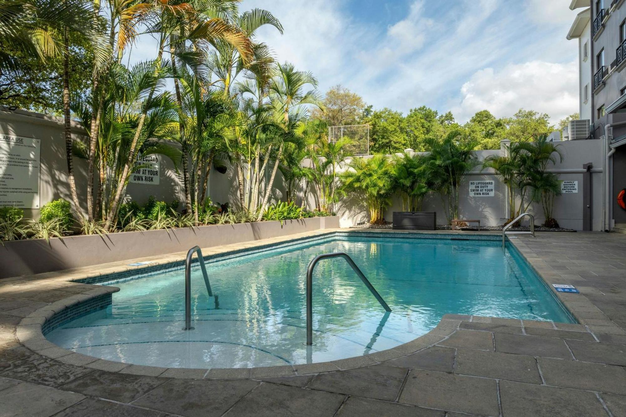 Courtyard By Marriott Port Of Spain Bagian luar foto