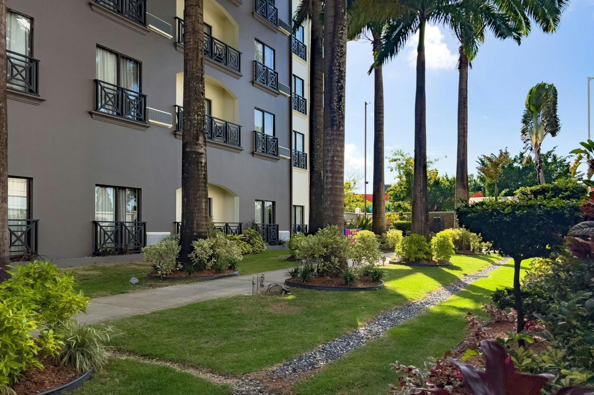 Courtyard By Marriott Port Of Spain Bagian luar foto