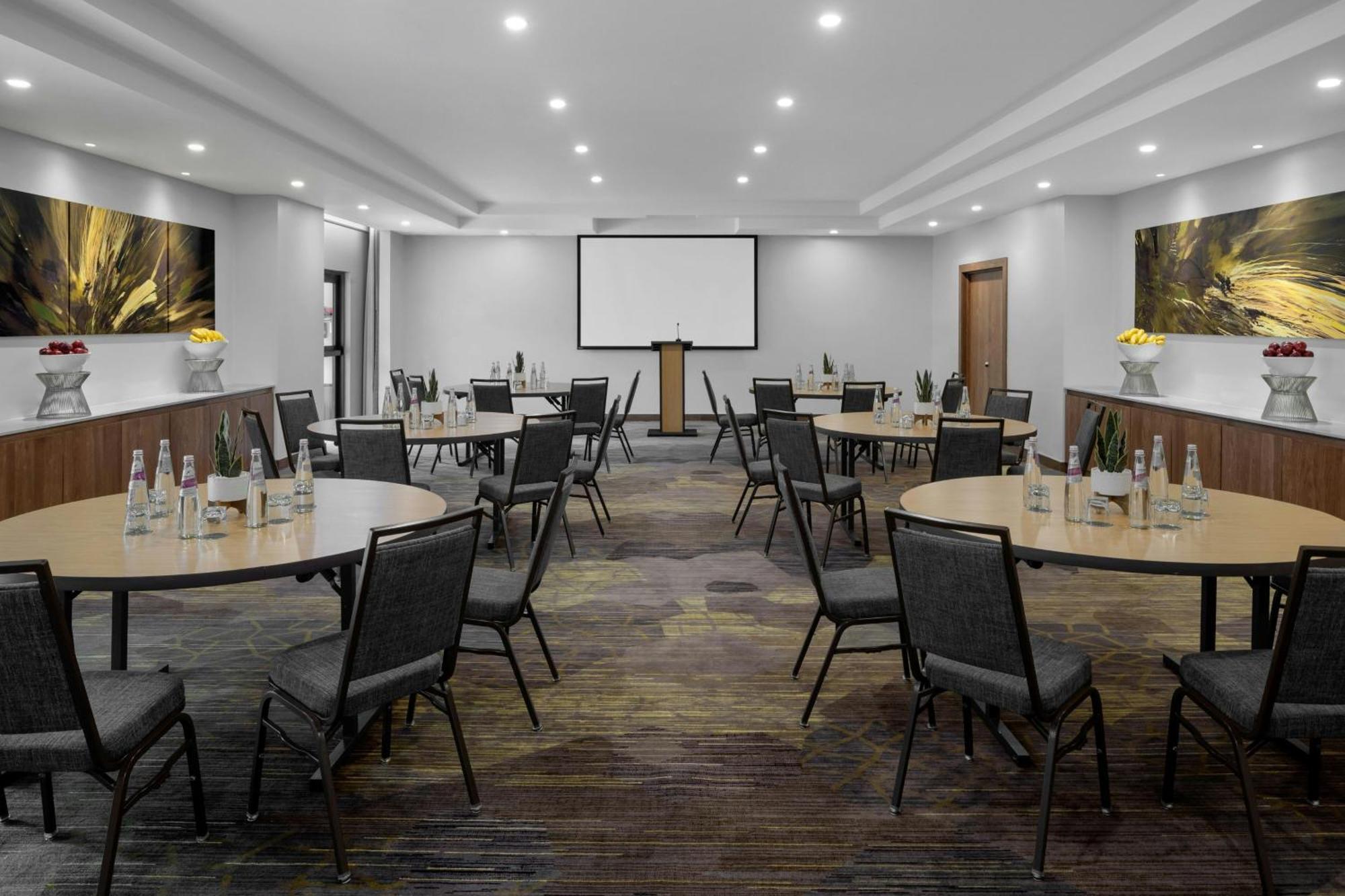 Courtyard By Marriott Port Of Spain Bagian luar foto