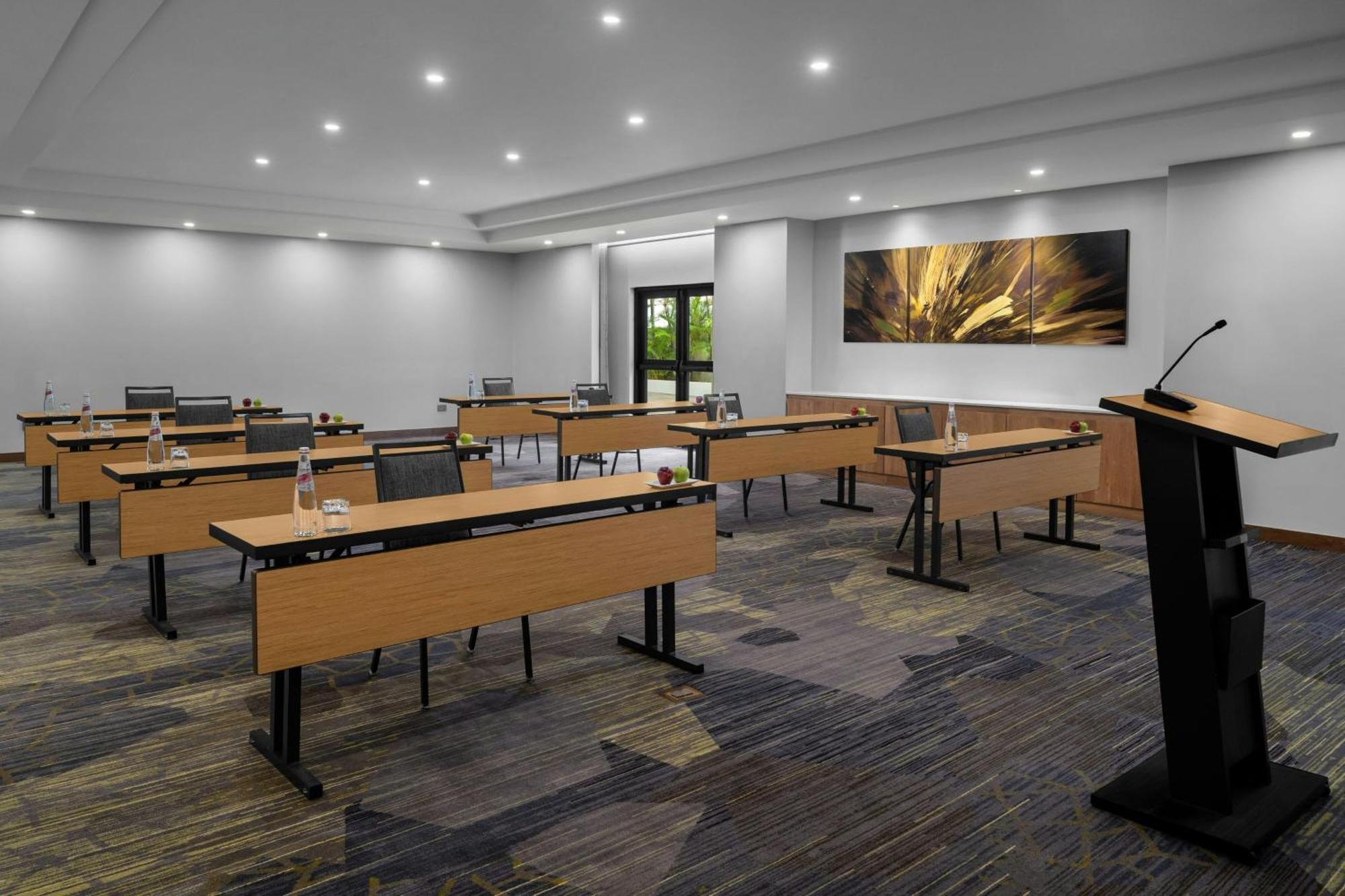 Courtyard By Marriott Port Of Spain Bagian luar foto